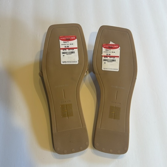 NWT Dolce Vita slip on tan cream sandals with bands in front great for driving - Picture 2 of 7